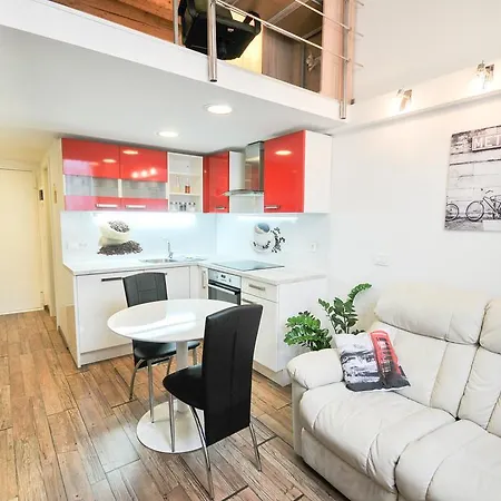 Apartment Tobacna Red